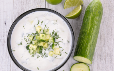 Gesunde Tzatziki-Variante: Erfrischender Gurkenjoghurt-Dip