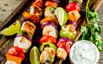 Hähnchen-Gemüse-Spieße mit Tomatensalat