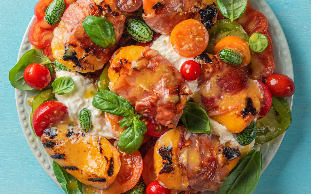 Gegrillter Pfirsich und Burrata Salat
