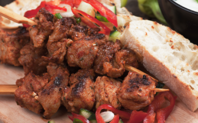 Gesundes Souvlaki mit Quinoa-Salat