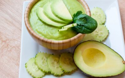 Kalte Avocado-Gurkensuppe