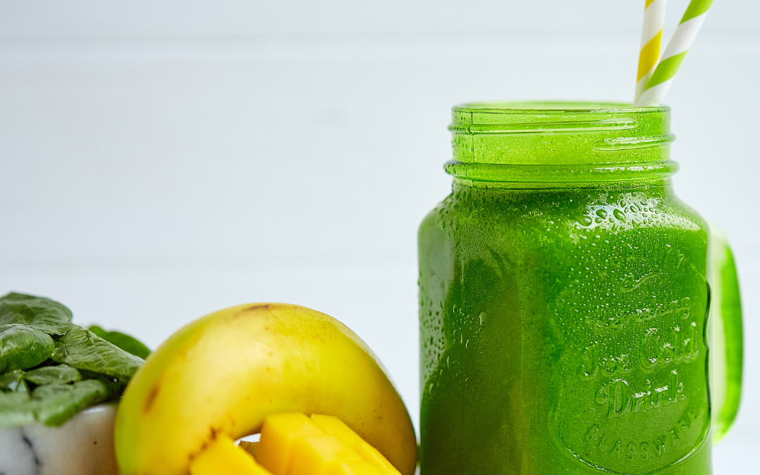 Powerfood-Smoothie mit Spinat und Mango