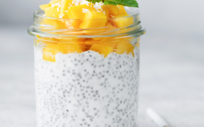 Energiespendender Chia-Pudding mit Früchten
