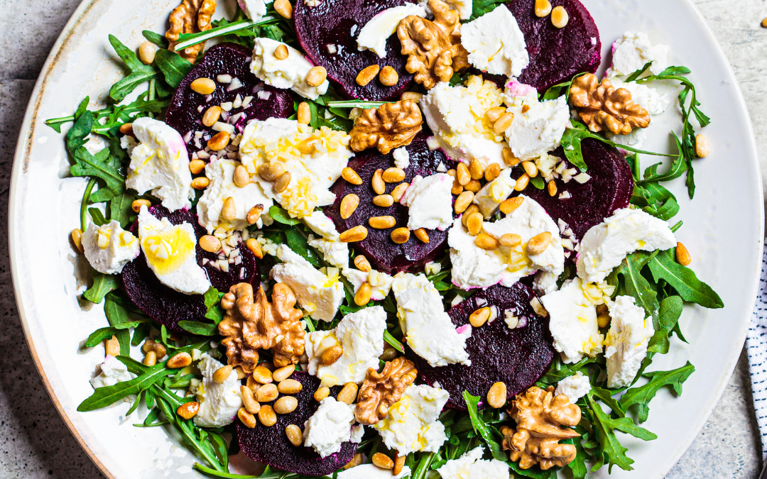 Vitalstoffreicher Rote Bete und Ziegenkäse Salat