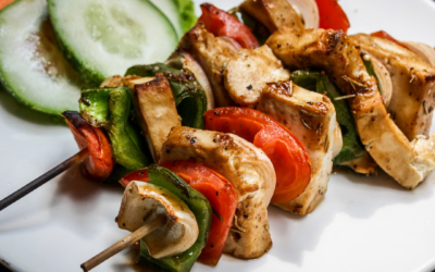 Gegrillte Teriyaki-Tofu-Spieße mit Gemüse