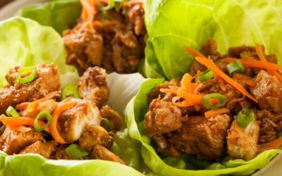 Asiatische Hühnchen-Lettuce-Wraps