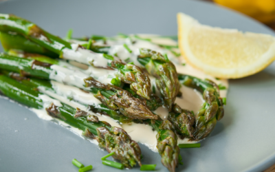 Gegrillter Spargel mit Zitronen-Kräuter-Butter