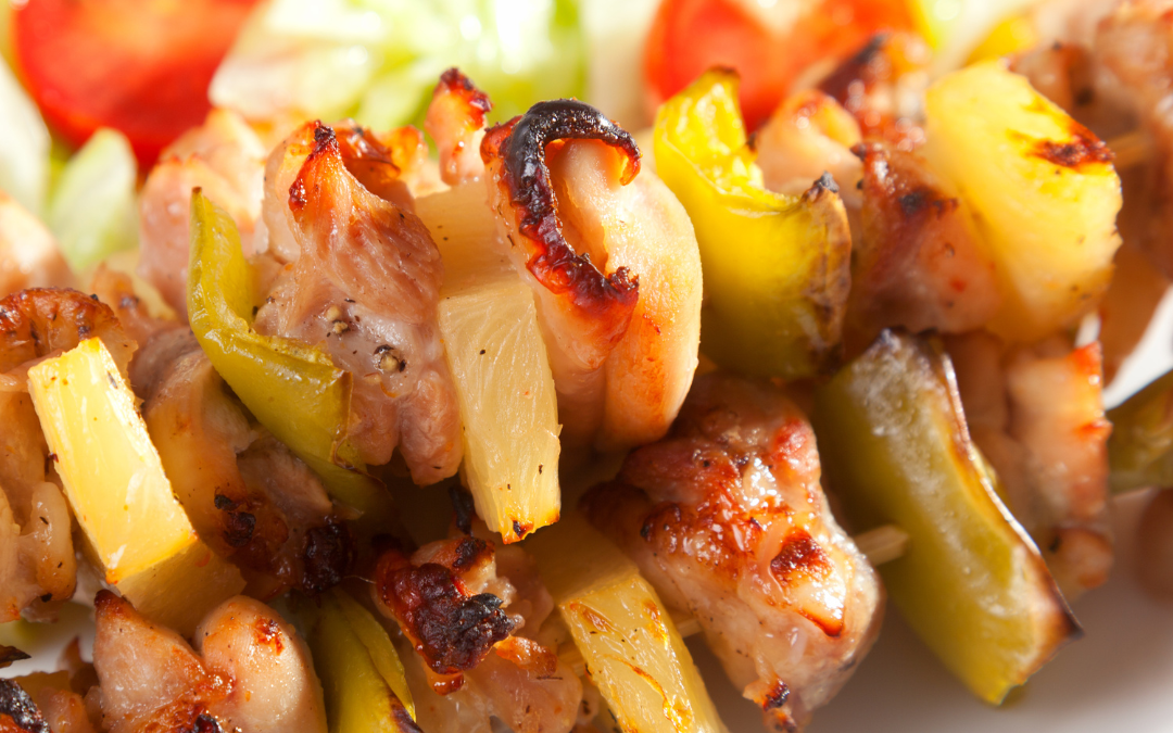 Gegrillte Ananas-Hühnchen-Spieße