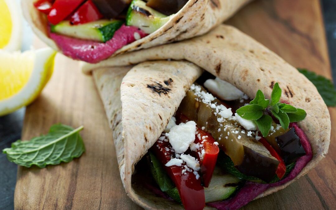 Gesunde Rote-Bete-Hummus Wraps