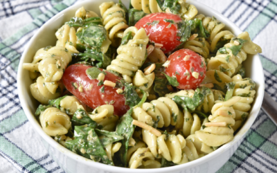 Schnelle One-Pot-Pasta mit Tomaten und Spinat