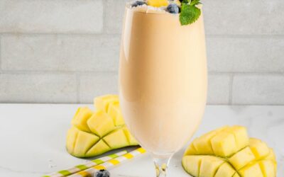 Tropischer Mango-Kokos-Abnehmshake