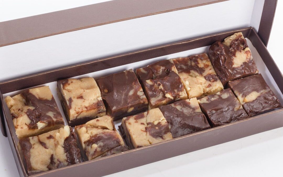 Keto-Schokoladen-Erdnussbutter-Fudge