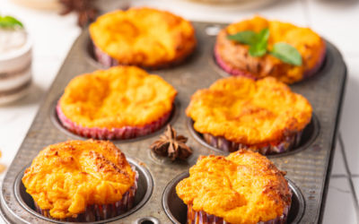 Gesunde Pizza-Muffins mit Gemüse und Hüttenkäse