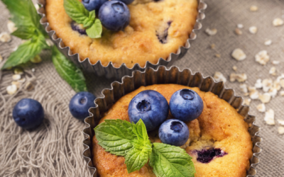 Gesunde Frühstücksmuffins mit Haferflocken und Beeren