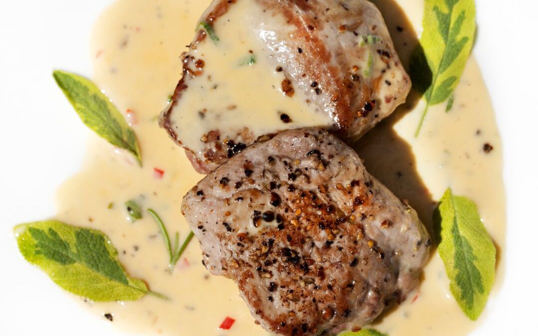 Schweinefilet mit Apfel-Salbei-Sauce