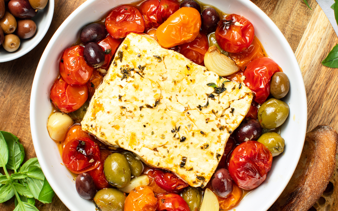 Gebackener Feta mit Honig, Thymian und Oliven