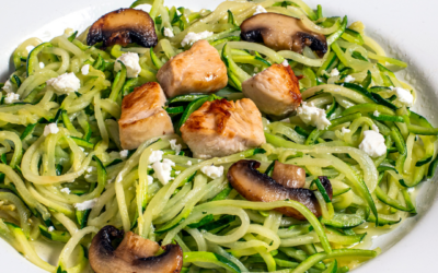 Leicht verdauliche Hühnerbrust mit Zucchini-Nudeln