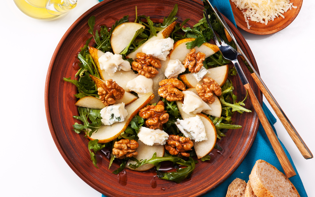 Birnen- und Gorgonzola-Salat mit Walnüssen