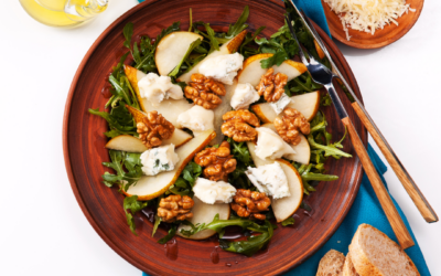 Birnen- und Gorgonzola-Salat mit Walnüssen