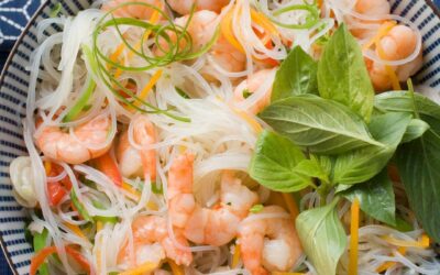 Vietnamesischer Glasnudelsalat mit Garnelen