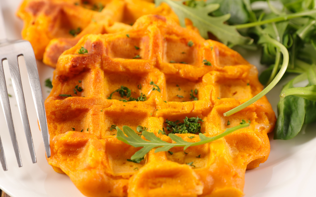 Pikante Süßkartoffel-Waffeln mit Avocado-Koriander-Creme