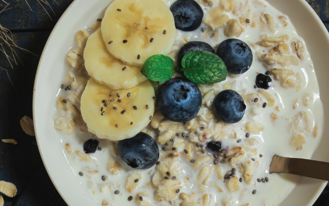 Powerboost-Overnight-Oats mit Chiasamen und Blaubeeren