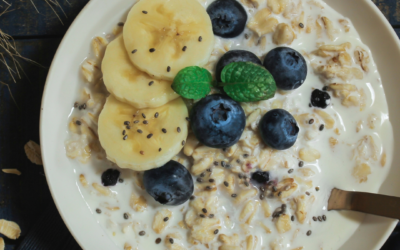 Powerboost-Overnight-Oats mit Chiasamen und Blaubeeren