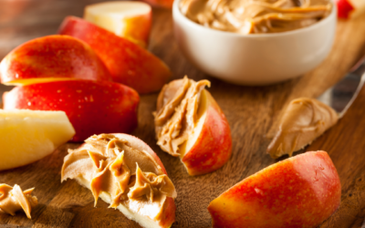 Hochwertiger Snack: Mandelbutter-Apfel-Scheiben