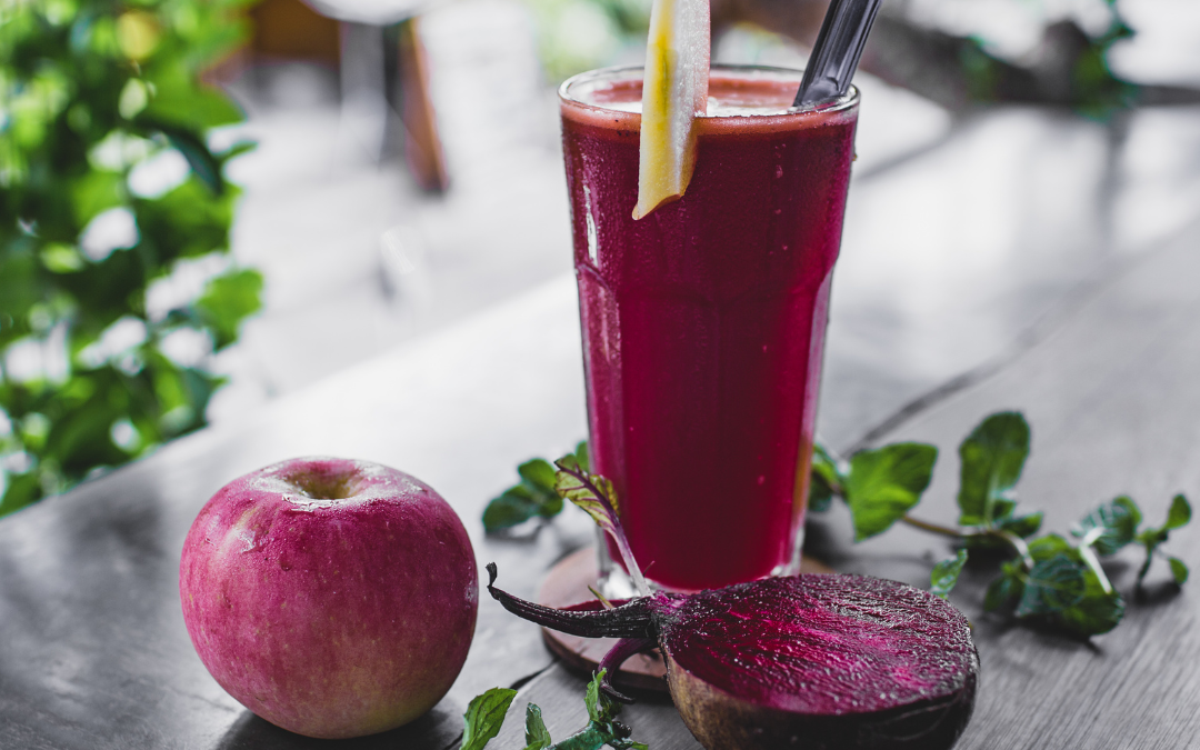Energiegeladener Rote-Bete-Smoothie mit Apfel und Ingwer