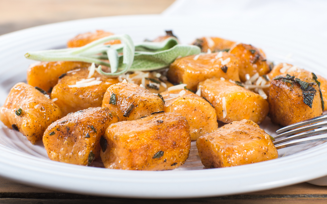 Kalorienarme Süßkartoffel-Gnocchi mit Salbeibutter