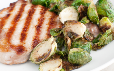 Vitalstoffreiches Schweinefilet mit Rosenkohl und Äpfeln