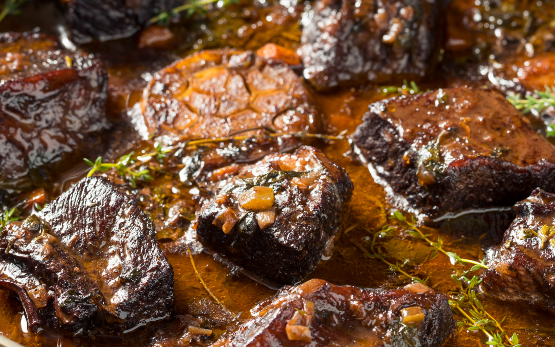 Sattmachendes Rinderschmorbraten mit Wurzelgemüse