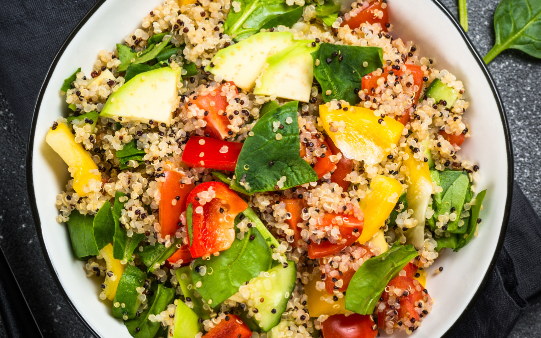 Vitalstoffreiche Quinoa-Gemüse-Pfanne mit Avocado