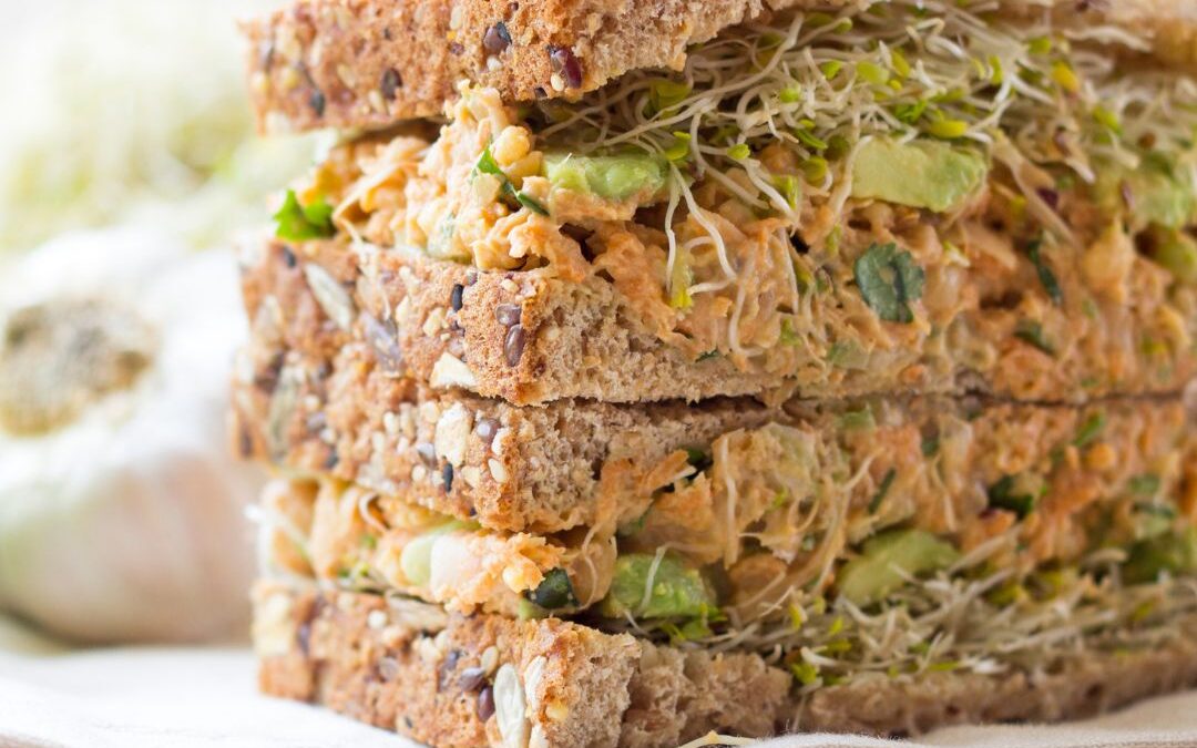 Kalorienarmes Kichererbsen-Sandwich mit Avocado